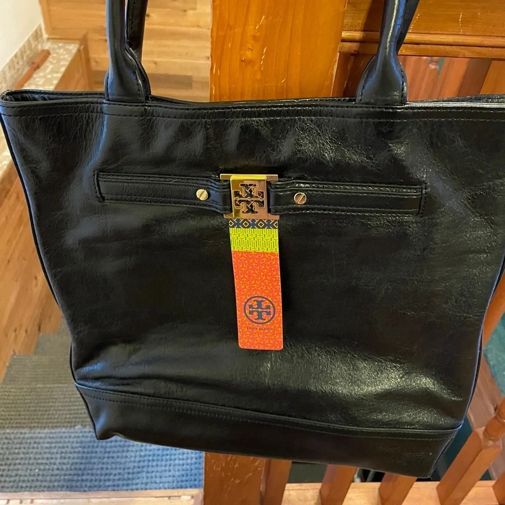 Authentic Leather Tory Burch Shoulder Bag .